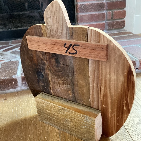 🍂 Reclaimed wood standing pumpkins 🍂 2 AVAILABLE/PRICE IS FOR 1 - Picture 8 of 11